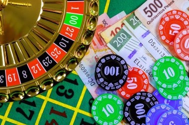 Texas Poker hand evaluation screen showing community cards and your hole cards